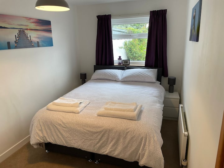 slaapkamer 2 met ziplotbed op de begane grond - kan worden ingericht als kingsize / twin (laat ons weten welke je nodig hebt)