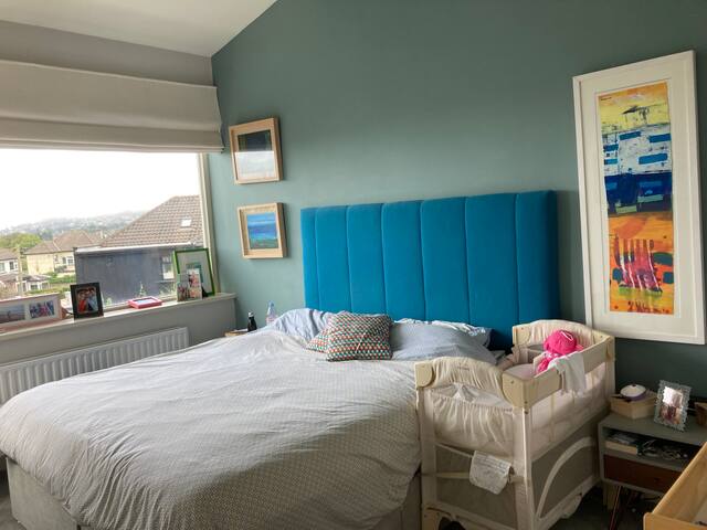 4 bedroom family home in Dun Laoghaire -by the sea gallery image 5