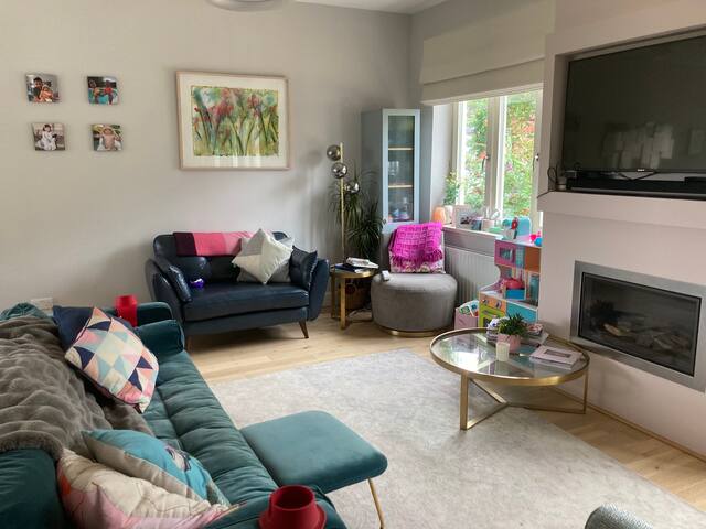 4 bedroom family home in Dun Laoghaire -by the sea gallery image 3