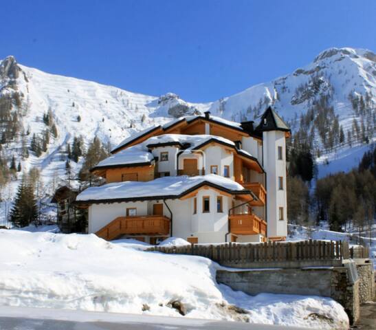 LA MONTAGNA INCANTATA DI CRY E SABRY gallery image 2