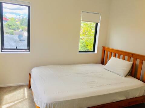 Spacious 1 bedroom in Auckland Central suburb