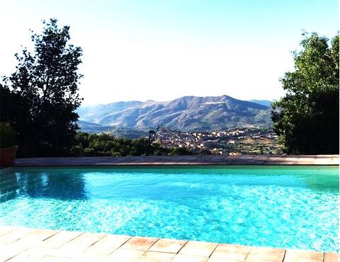 Villa fiorita with heated pool