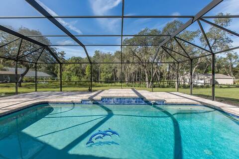 Cozy Home, Country Setting, Close to Gulf Beaches