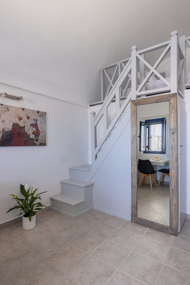 Argyro's Io: Panoramic House With Jacuzzi - Santorini