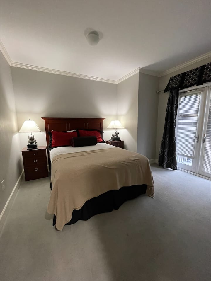 ห้องนอนใหญ่ - ทางเข้าระเบียง