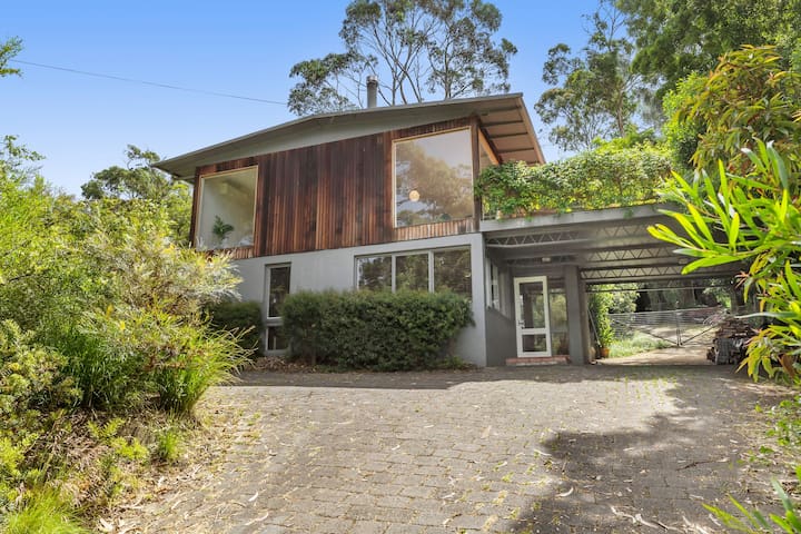 House in central Lorne