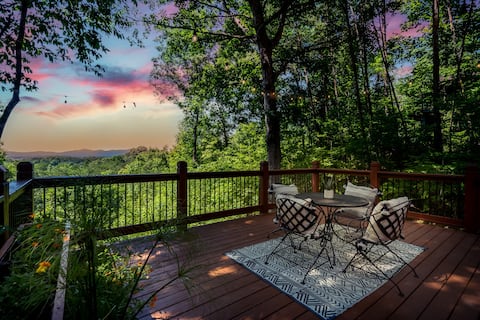 *Mtn. VIEW! Hot Tub,hammocks,firepit,pet friendly!