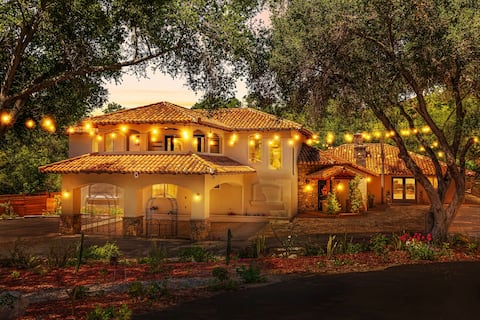 The Wine Away-Luxury Retreat for 20 w/jacuzzi