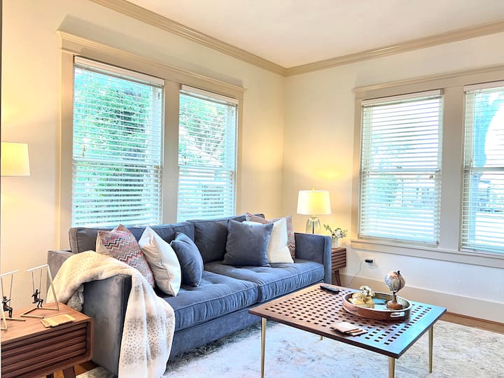 Remodeled Craftsman House With Huge Backyard - Houston, TX