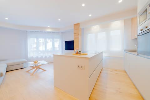 Popular Airbnb listing: Downtown and next to the beach - YB Gijón beach in Gijón / Xixón