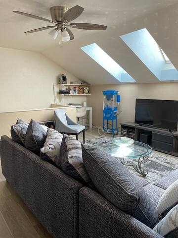 Beautiful 4 bedroom home in West Washington park. gallery image 3