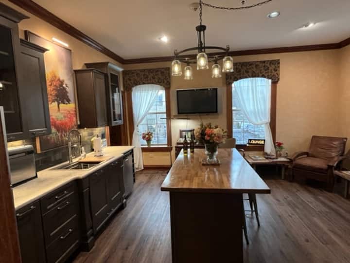Luxury Suite 201 In The Port Hotel - Grafton, WI