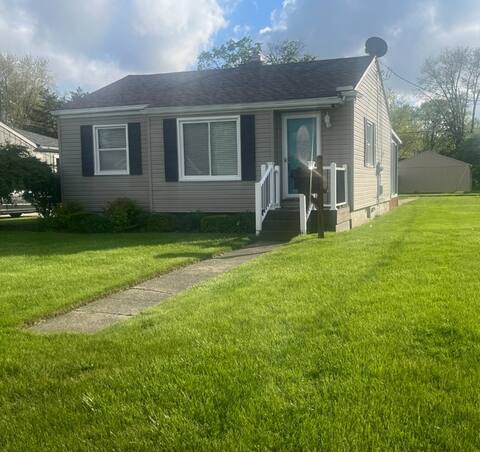 Cozy Homestead in Maumee; Small dogs ok