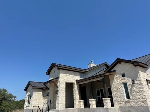 Unwind & relax! New Texas Hill Country Modern home
