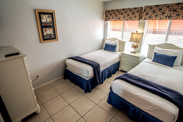 V spálni pre hostí sú k dispozícii dve dvojčatá.