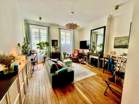 Top performing Airbnb: Haussmannian Loft Luxembourg in Paris 6e Arrondissement