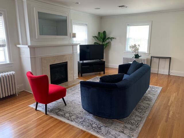 Historic Remodeled Beautiful Georgian Condo gallery image 4