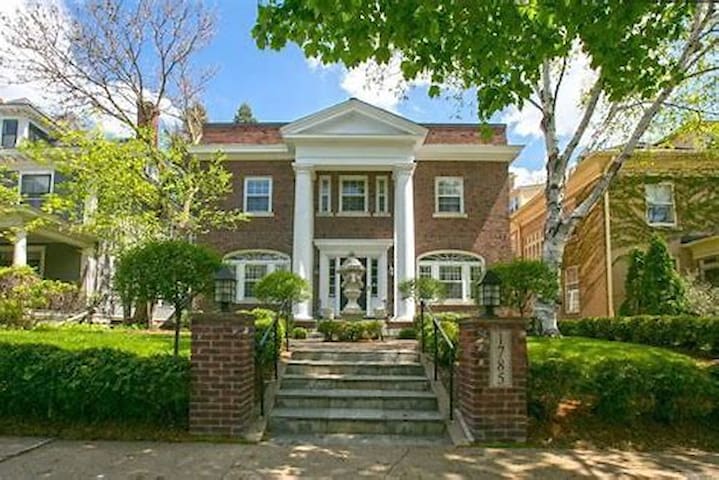 Historic Remodeled Beautiful Georgian Condo