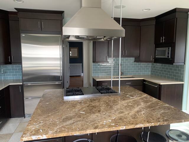 Historic Remodeled Beautiful Georgian Condo gallery image 5