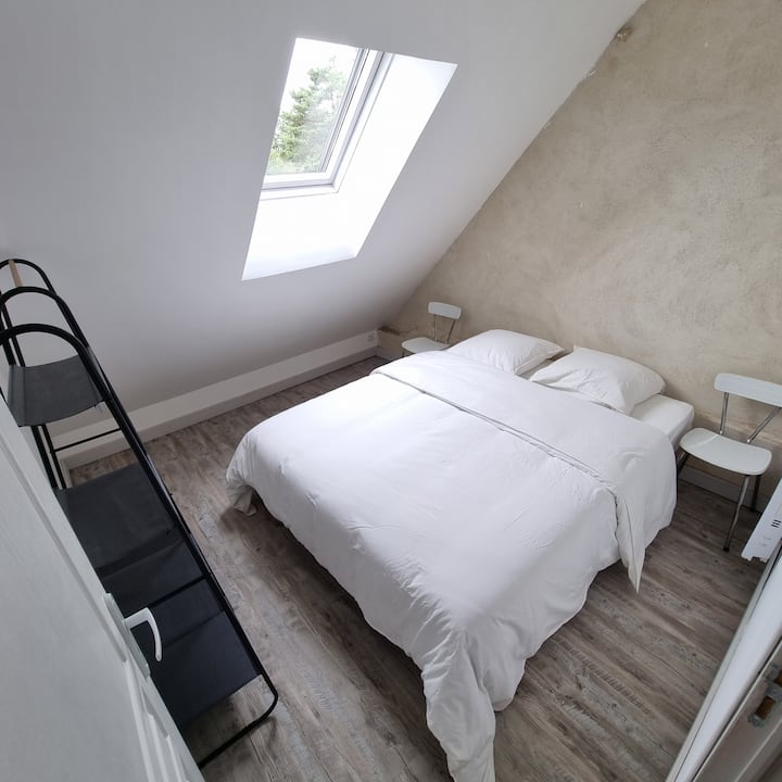 მისაღები ოთახი: ორადგილიანი საძინებელი, საწოლი 152×203 სმ