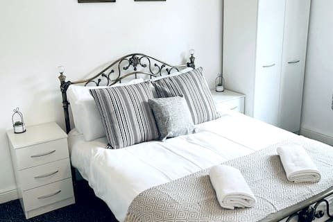 Popular Airbnb listing: Comfortable town house in Coventry City Centre in Keresley