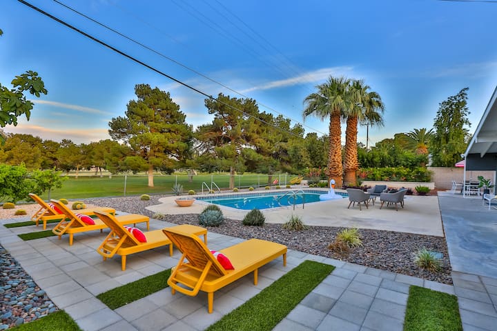 Rare Mid Century*Golf *Close to Strip*Views*WOW