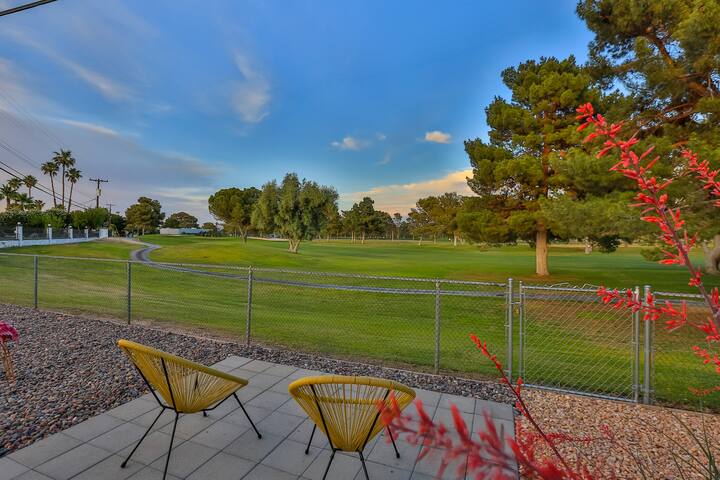 Rare Mid Century*Golf *Close to Strip*Views*WOW gallery image 3