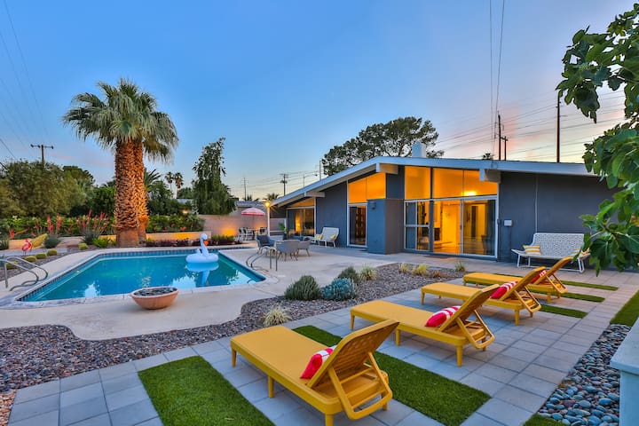 Rare Mid Century*Golf *Close to Strip*Views*WOW gallery image 2