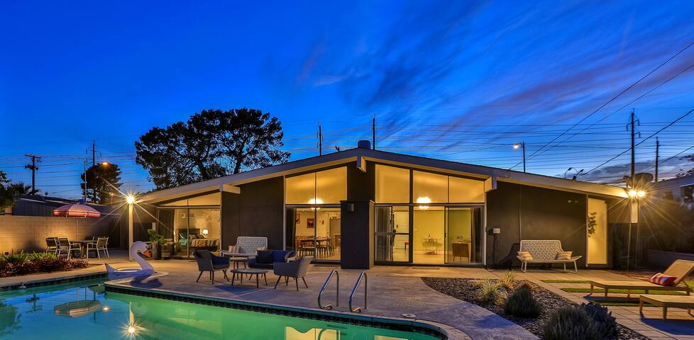 Rare Mid Century*Golf *Close to Strip*Views*WOW gallery image 4