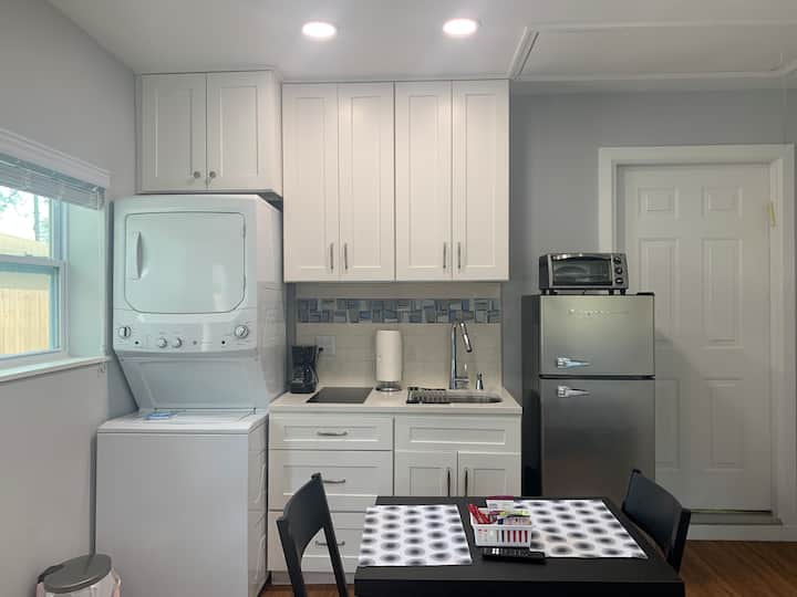 Welcome To Our Charming Guest Suite - Jacksonville