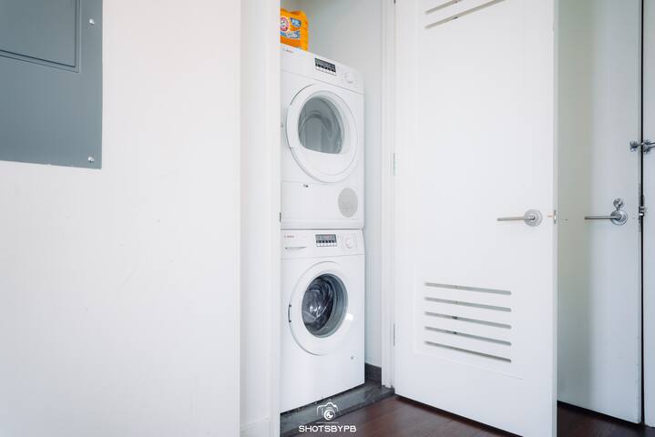 Luxury 2 Bedroom High-Rise Apartment Times Square gallery image 5