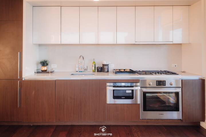 Luxury 2 Bedroom High-Rise Apartment Times Square gallery image 4