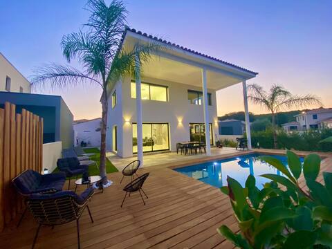 luxury villa between the sea and the mountain