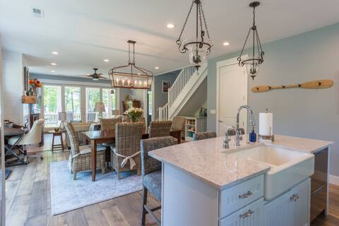 Brand New Luxury 2 Story Lakefront Cottage