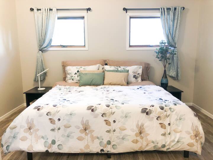 Spacious 3 BR in Rice Lake, wifi, A/C, King bed Houses for Rent in