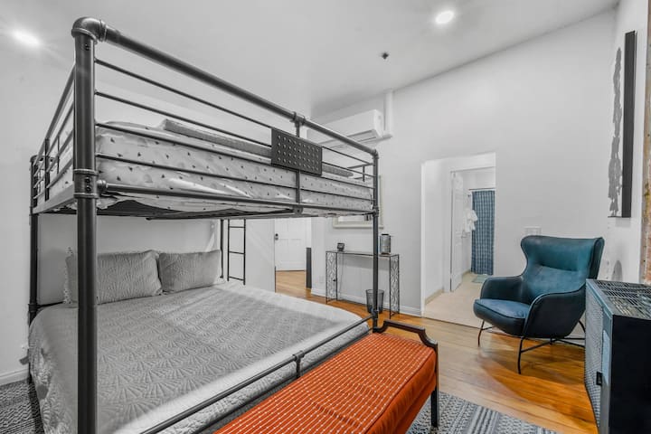 ควีนโอเวอร์ควีน