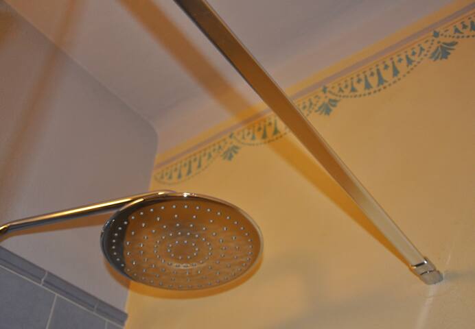 [City Center] Bright apartment gallery image 5