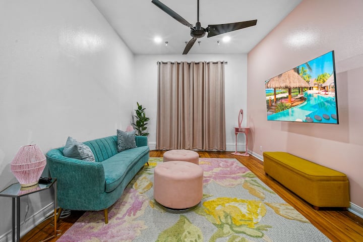2lrg Br Heart Of Gaslamp Sleeps 10+ Great Decor - San Diego, CA