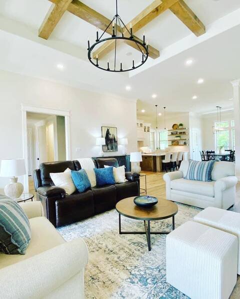 Luxury Retreat-Modern Farmhouse on 5 Acres w/Pool