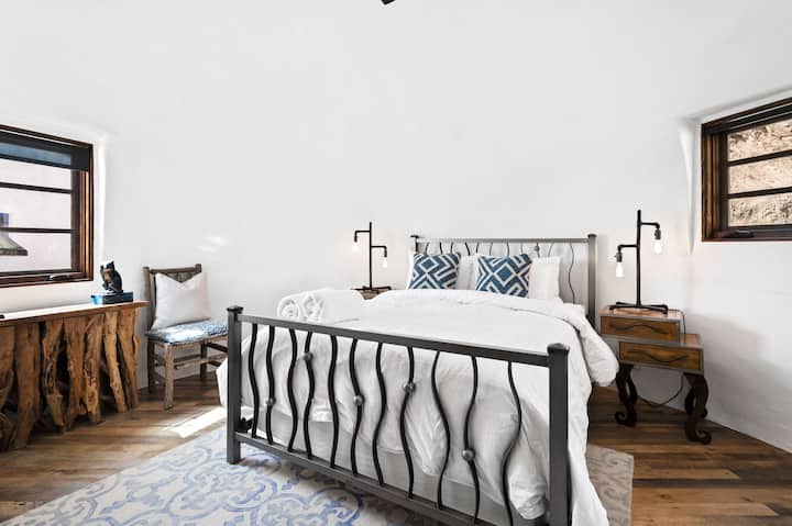 Bedroom 3: queen bed, upstairs