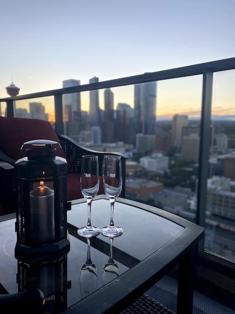 Two Min Walk To Stampede! Entire Condo + Parking