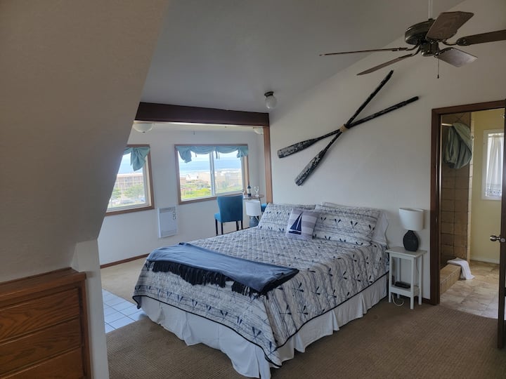 Მთავარი საძინებელი მაღლა, თეთრი წყლის ხედებით