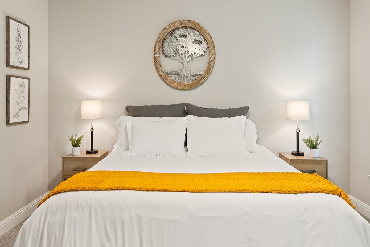 主卧套房配备2米宽双人床