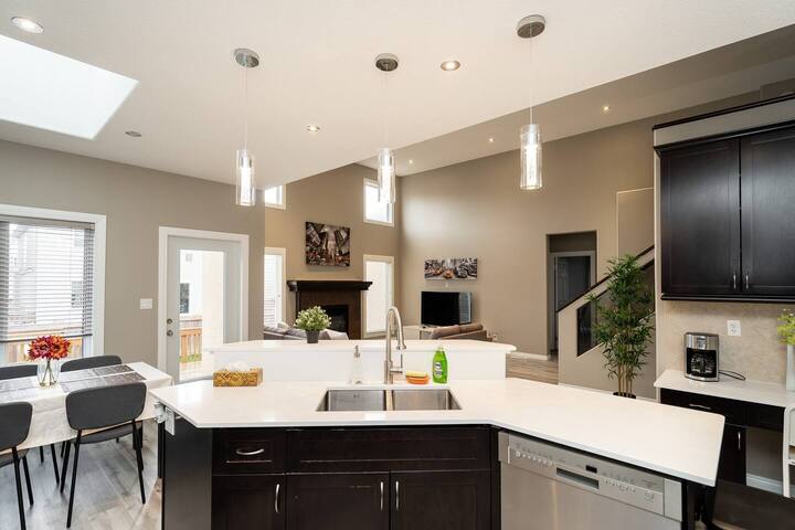 Sweet Home in Bridgewater /w Garage & Yard gallery image 4