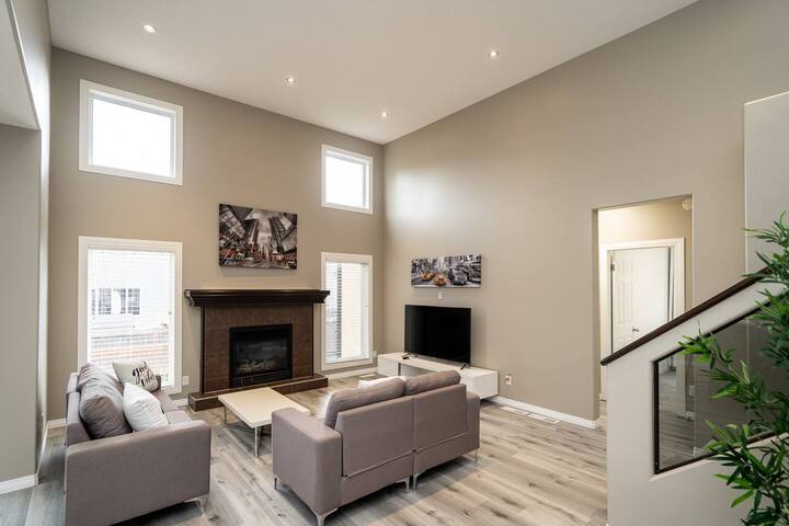 Sweet Home in Bridgewater /w Garage & Yard gallery image 2