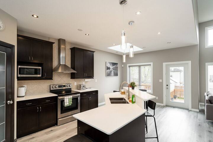 Sweet Home in Bridgewater /w Garage & Yard gallery image 5