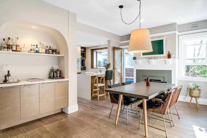 Gorgeous & spacious family home with big backyard