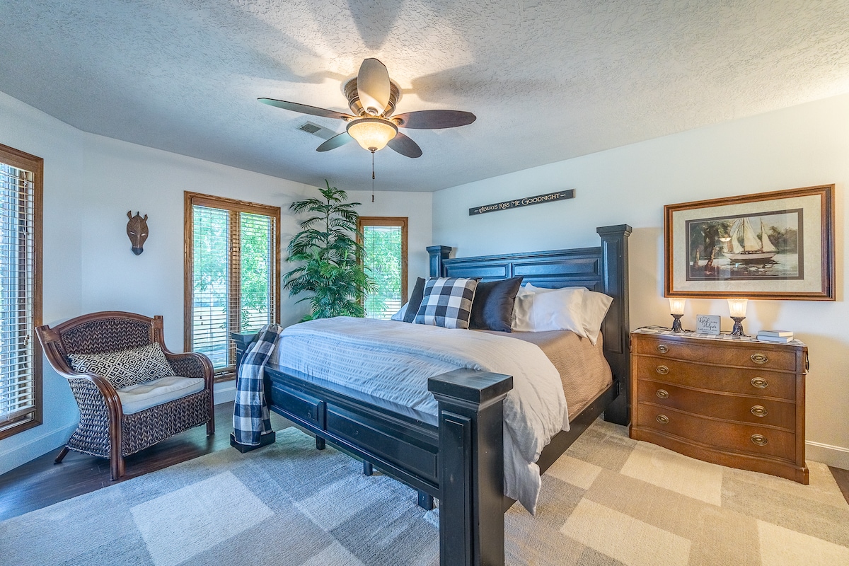 Svi su naši madraci kupljeni novi.  To su vrhunski luksuzni madraci od 10"od memorijskog gela koje je izradila Lucid i certificirana od strane CertiPUR-US-a.