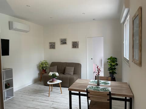 Top performing Airbnb: 2-bedroom with pool in La Teste De Buch