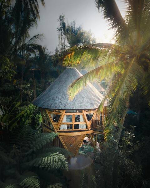 Beautiful Bamboo Treehouse w/ Jungle & Valley View